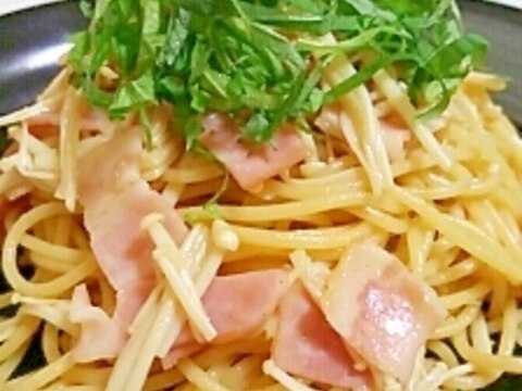 簡単！和風☆えのきとベーコンのバター醤油パスタ♪